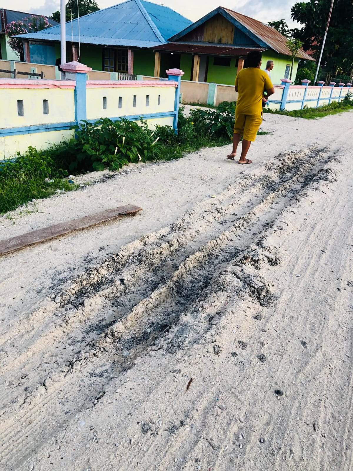 Jalan Lapen di Desa Kroing Rusak, Pemda Pastikan Perbaikan dalam Masa Pemeliharaan